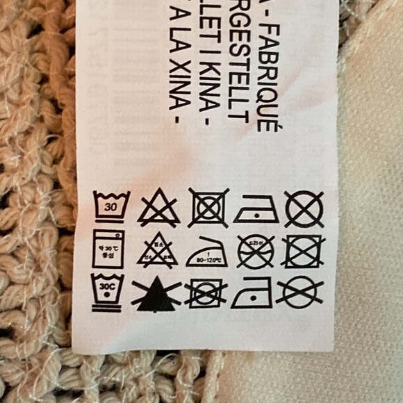 NWT. Zara Ecru Crochet Lace Crop Top. Size M. - Picture 11 of 11